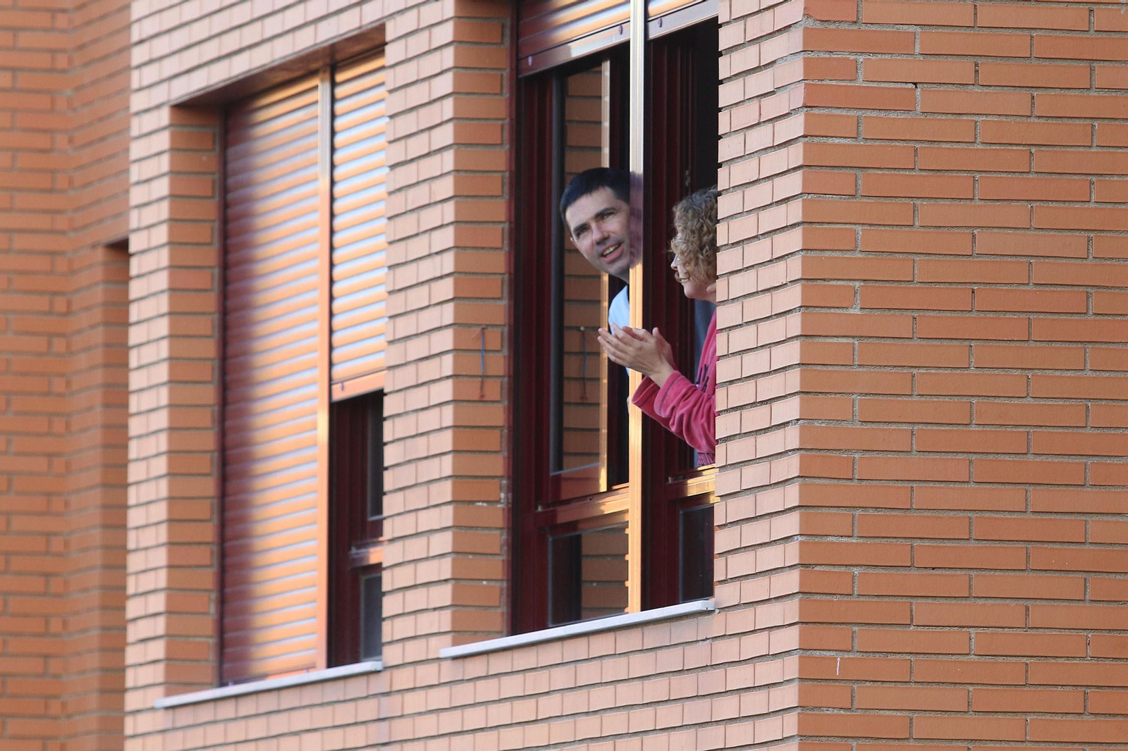 Fotogalería del aplauso de las ocho de la tarde de este lunes 20 de abril