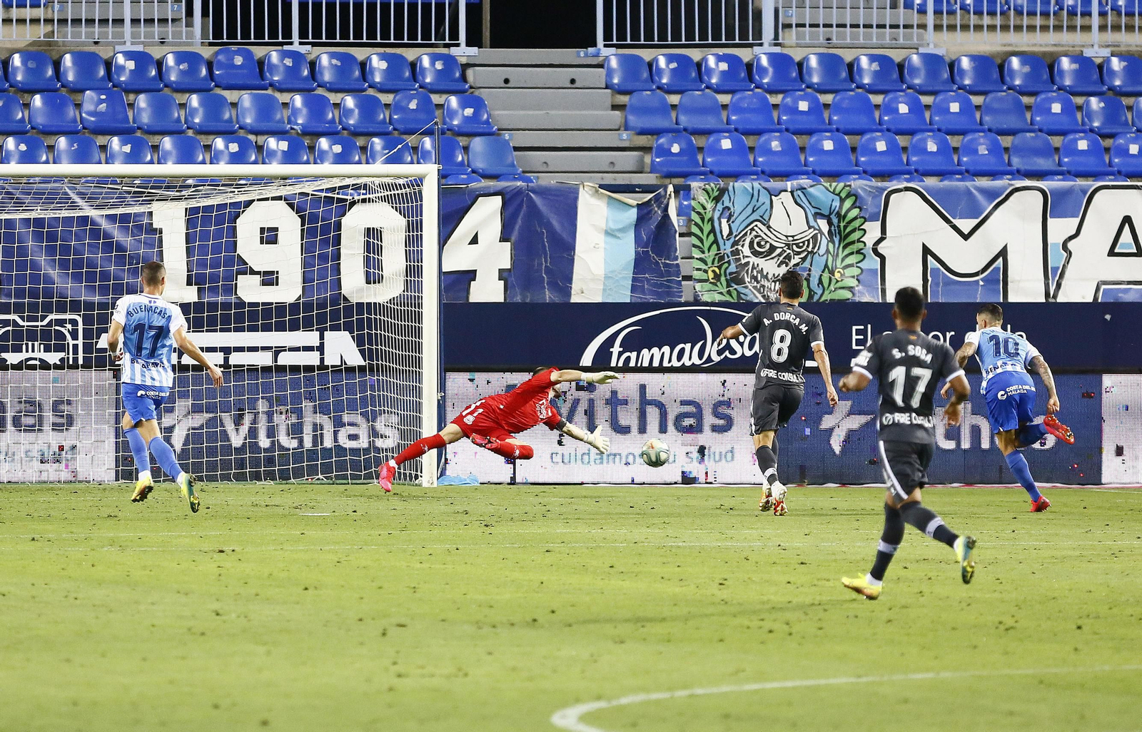 Las fotos de la liberación del Málaga CF tras ganar al Alcorcón
