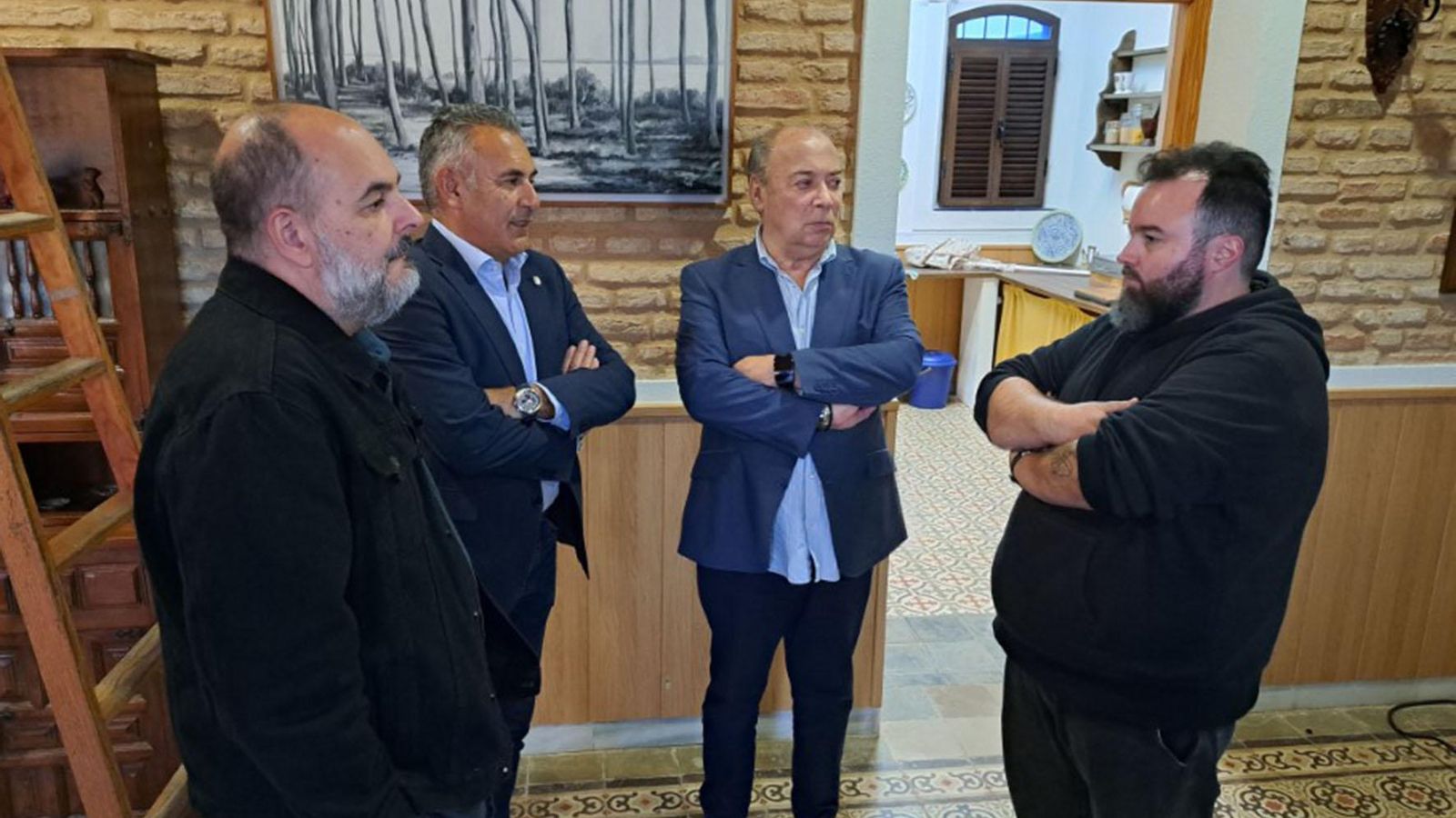 Esteban Magaz, Jenaro Orta, Francisco Zamudio y José David Díaz en el interior de la Casita Azul de Isla Cristina.