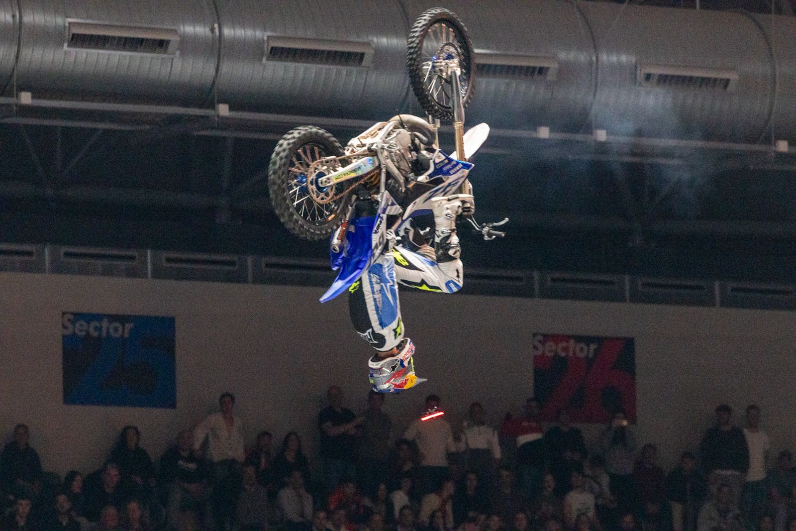 En imágenes: el Olivo Arena vibra con piruetas y motor en estado puro en el Soloflow Freestyle (2)