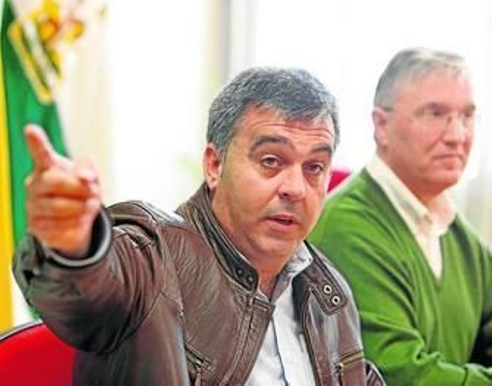 Manuel Cárdenas, ayer junto al director general de Movilidad de la Junta.
