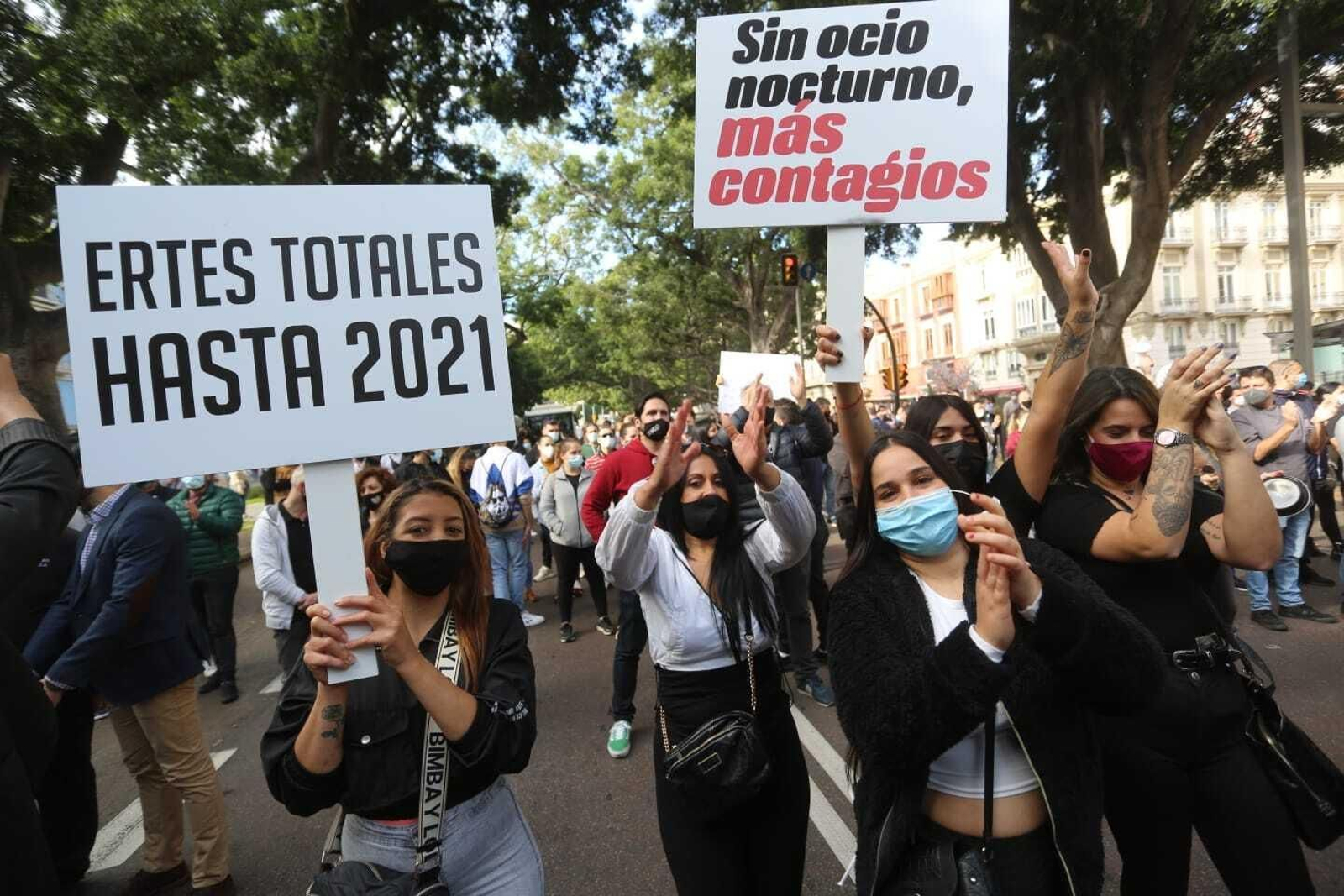 Fotos de la cacerolada de los hosteleros en Málaga, contras las medidas del Covid
