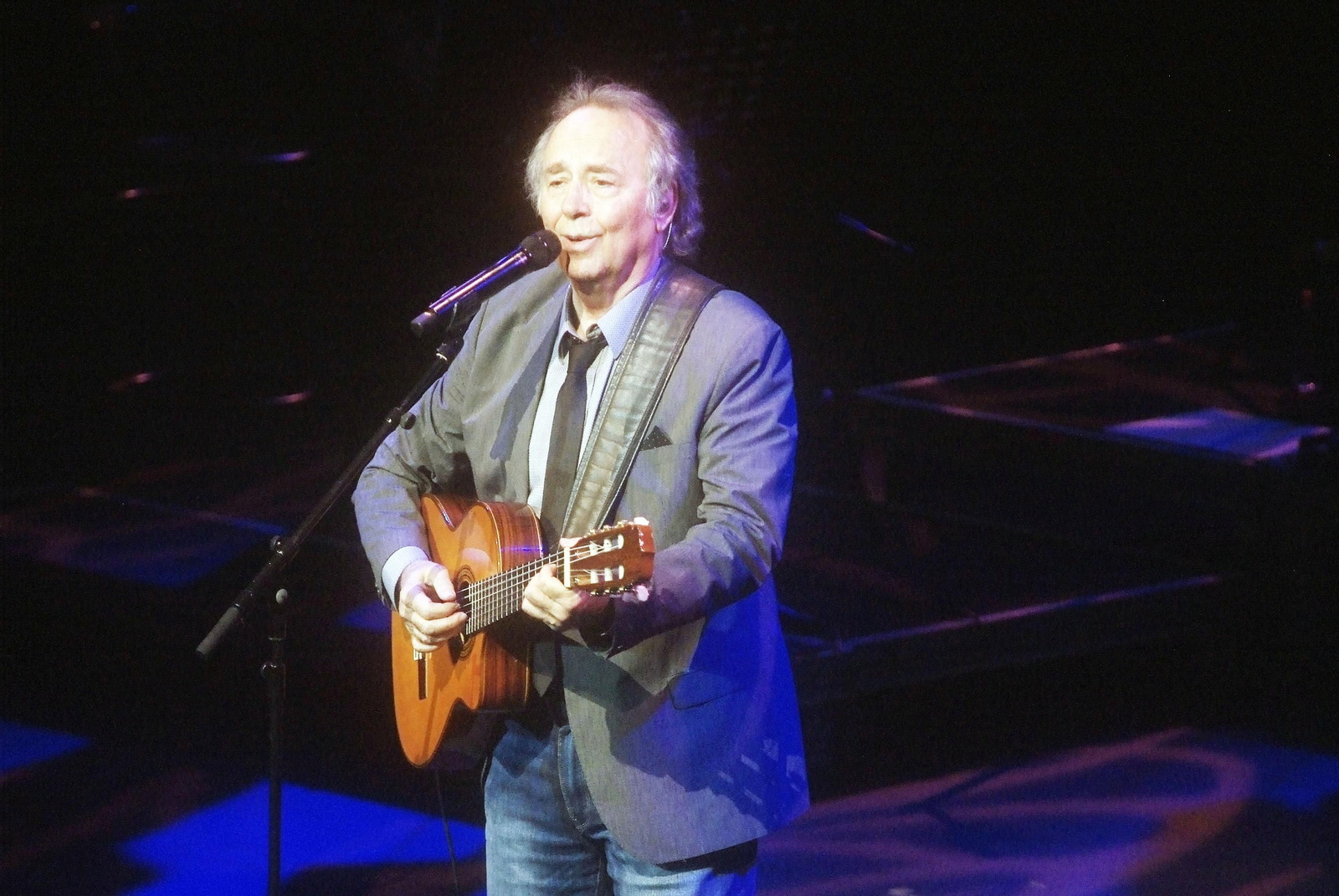 Joan Manuel Serrat hizo un concierto para sus fans donde no faltaron sus grandes canciones.