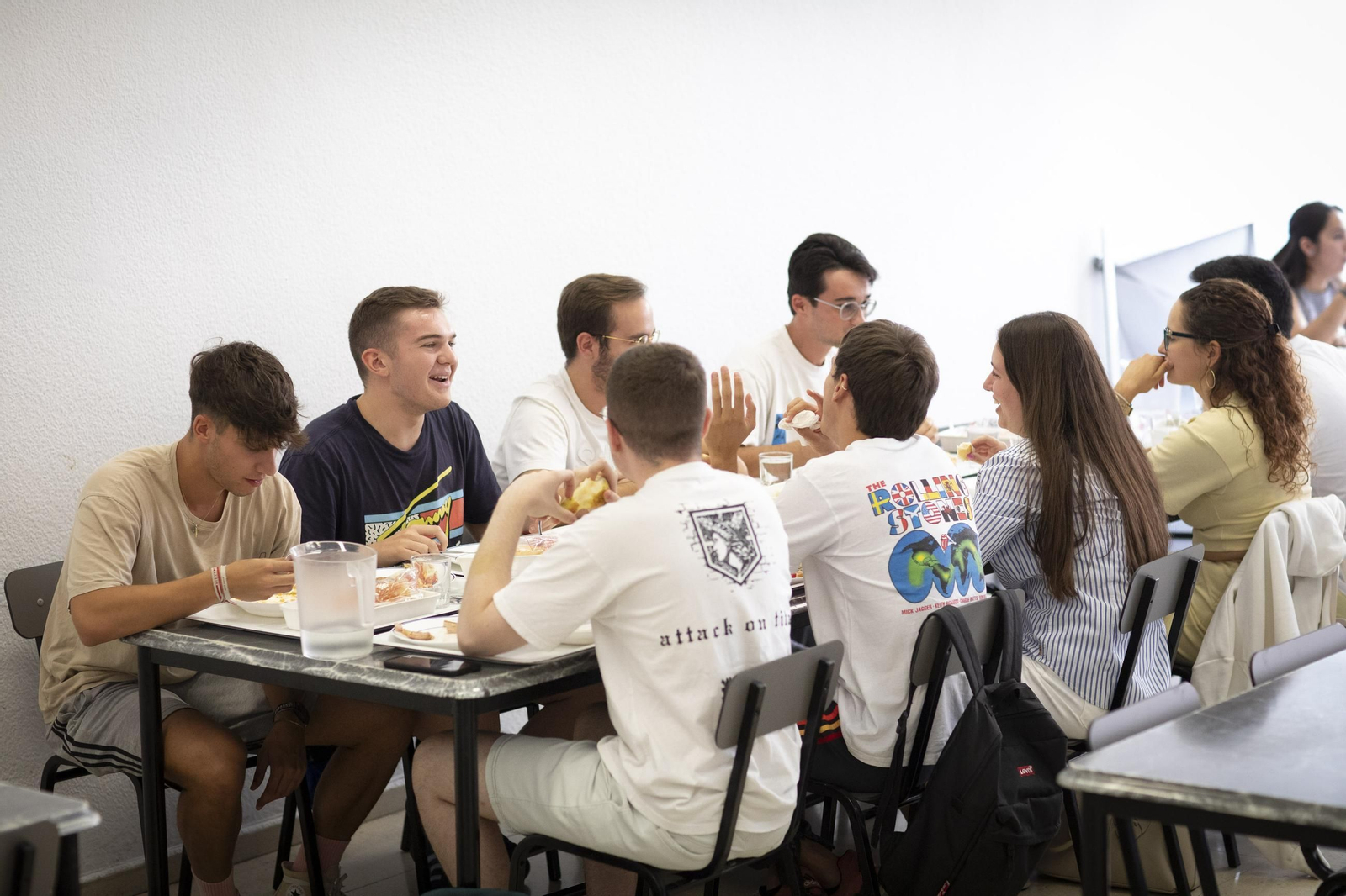 Estudiantes en el comedor de Fuentenueva.