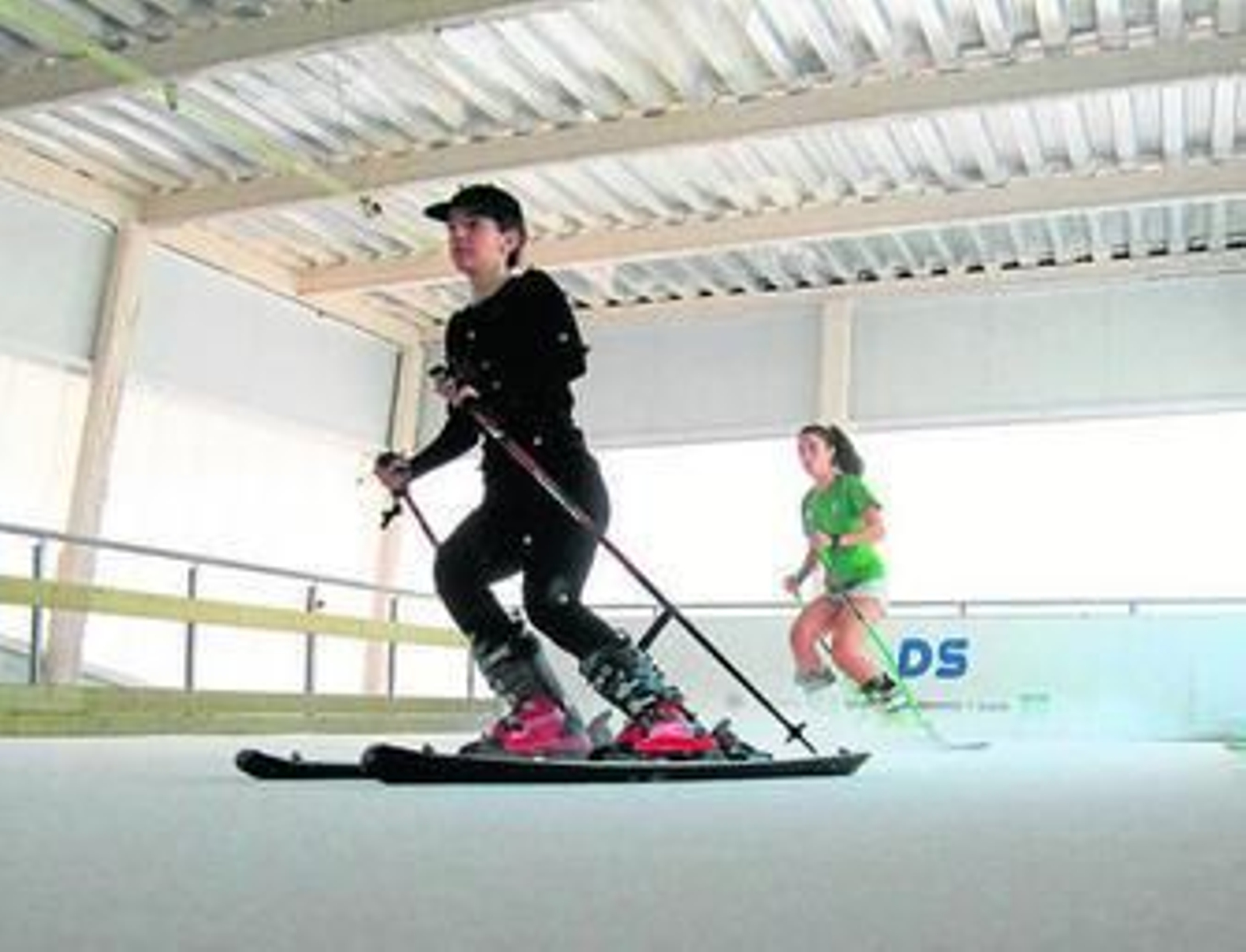 La UGR presentó ayer el simulador de esquí con una demostración.