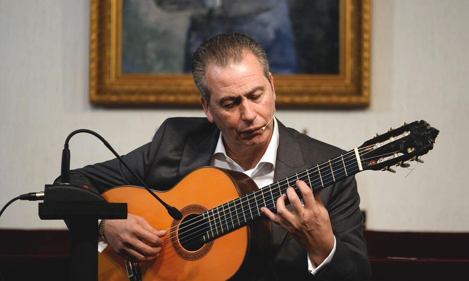 El guitarrista Juan Diego Mateos, durante su intervención en la Real Academia de San Dionisio El guitarrista Juan Diego Mateos, durante su intervención en la Real Academia de San Dionisio