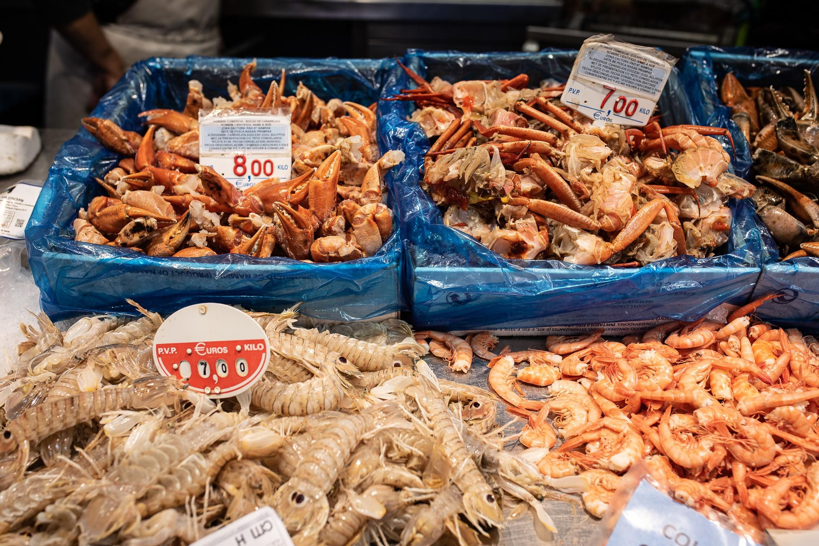 Las últimas compras en el Mercado del Carmen antes de Navidad, en imágenes
