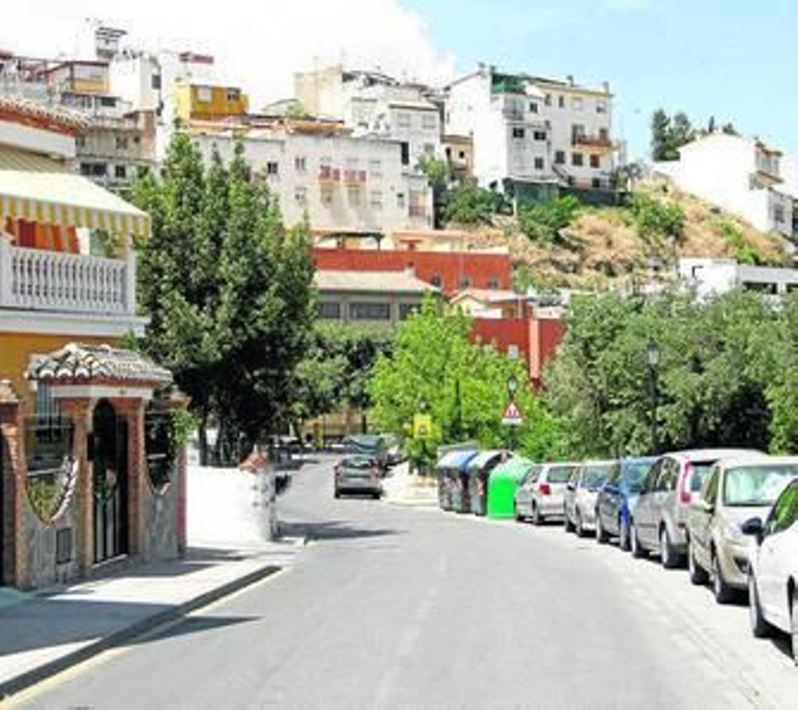 1. Desde la ruta del colesterol se pueden ver las casas de Bola de Oro. 2. La antigua fábrica de lanas es ahora la sede de Gegsa y de la asociación de vecinos. 3. El presidente de la AAVV,  José Uribe. 4, 5, 7 y 8. Los vecinos reclaman el adecentamiento de las jardineras, la sustitución  de algunos árboles y el soterramiento del cableado. 9. El Ayuntamiento está acometiendo la reforma de la Cuesta de la Plata. 10. Siempre hay gente haciendo deporte en la zona.  11. Escuela Infantil Virgen Madre. 12. Parada línea S-0.