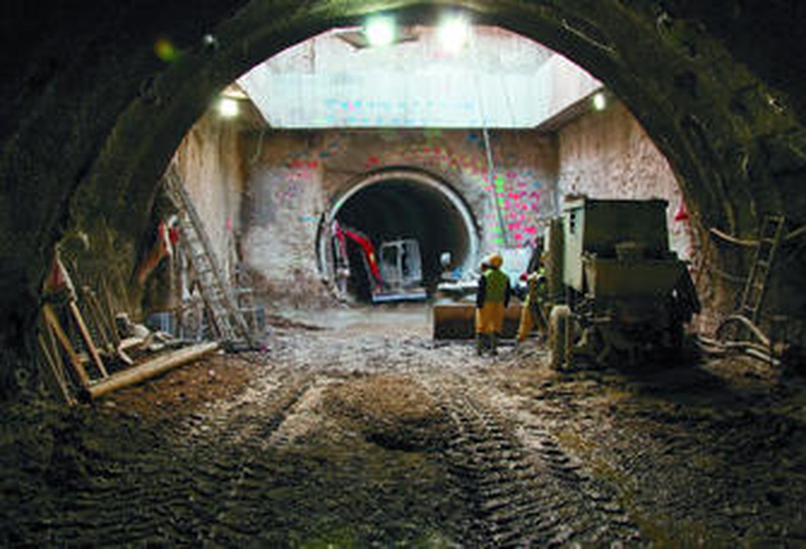 El portavoz de la oposición, Juan Ignacio Zoido, departe con los portavoces del sindicato policial.