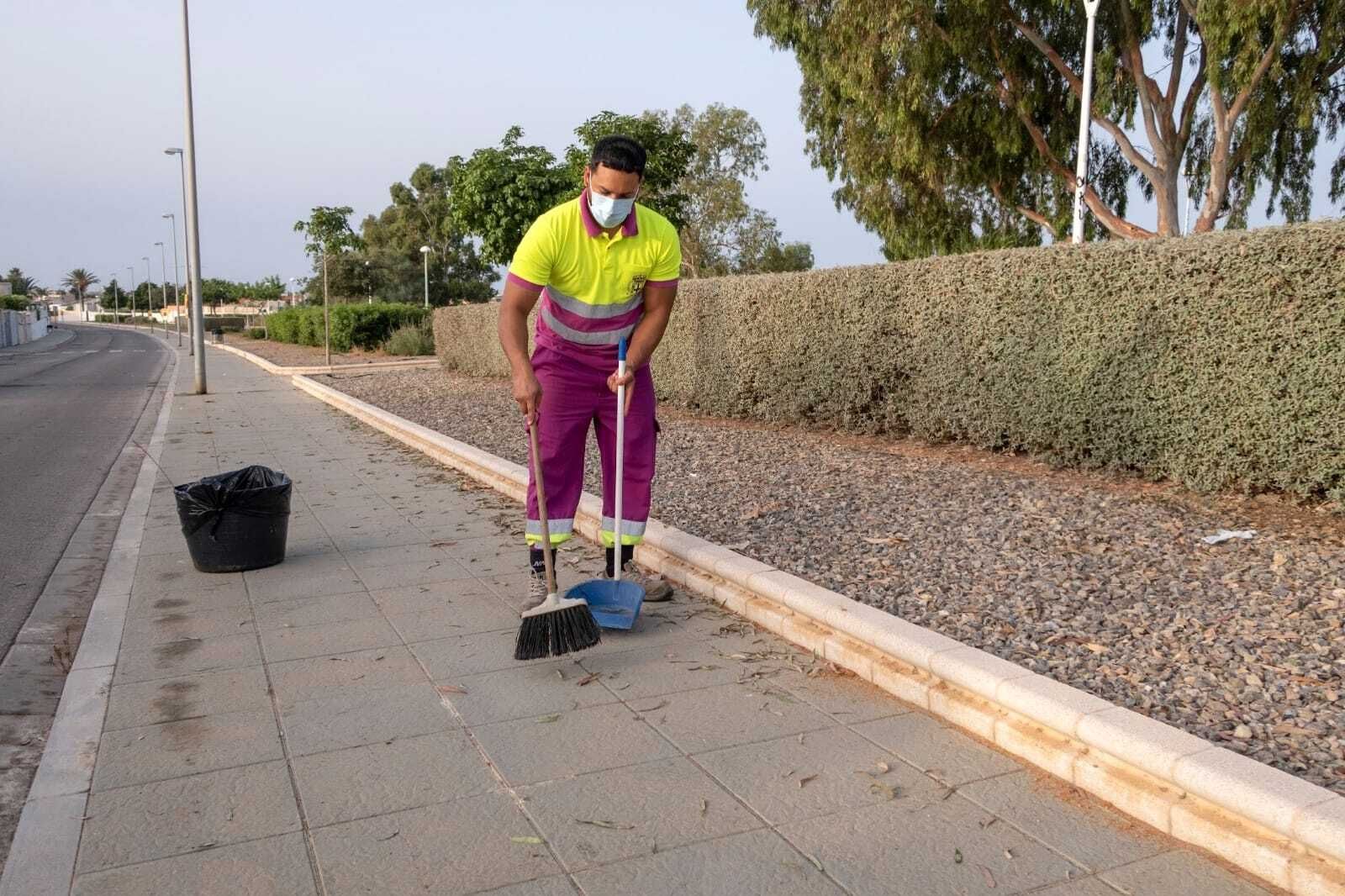 Sostenibilidad Ambiental concentra el operativo de limpieza intensiva este domingo en Retamar Centro