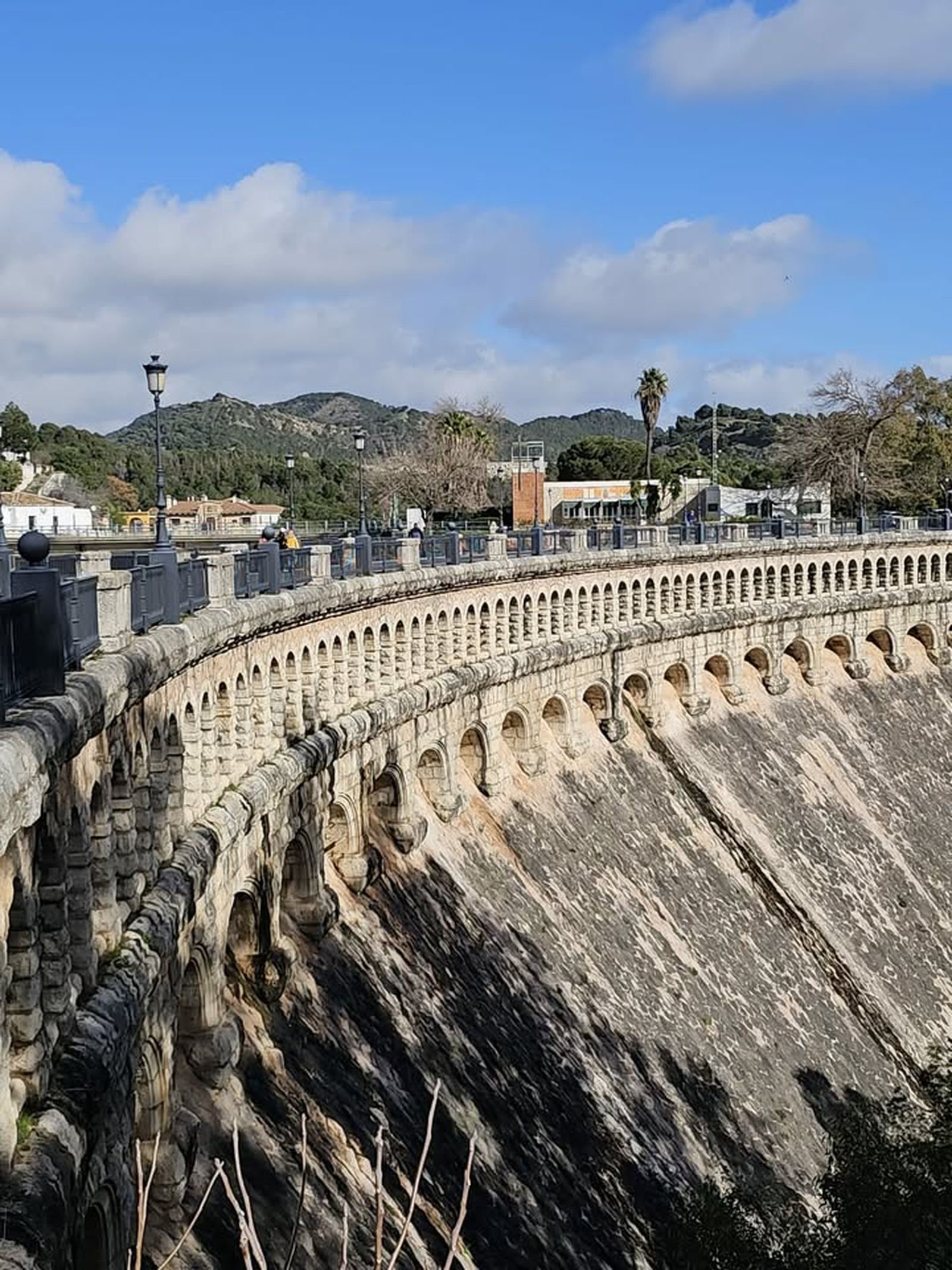 El desembalse del Guadalhorce, en Málaga, en imágenes