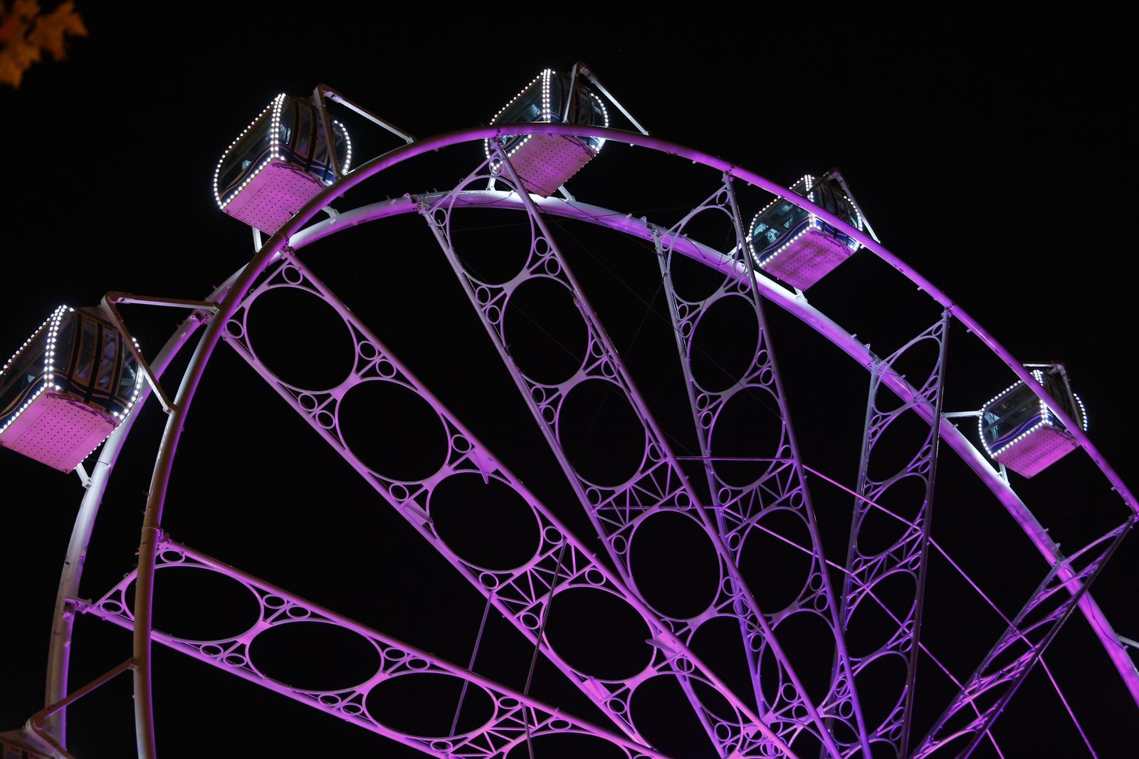 Así es la noria de Granada, una mirador en el Paseo del Salón