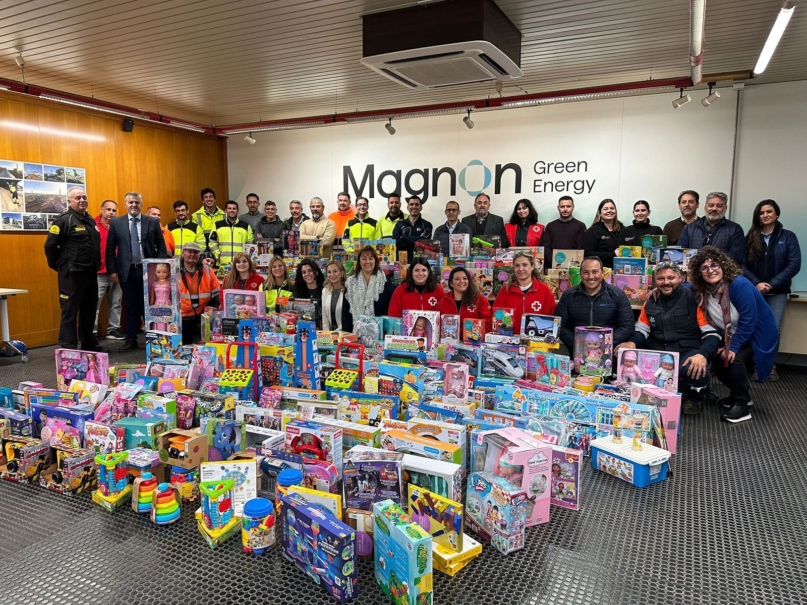 Entrega de juguetes de Magnon.