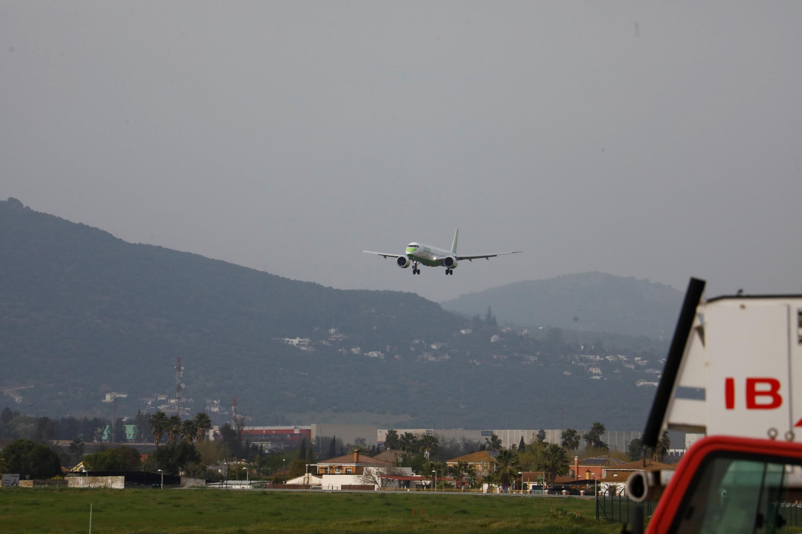 El aeropuerto de Córdoba recibe el primer vuelo de Binter desde Canarias, en imágenes