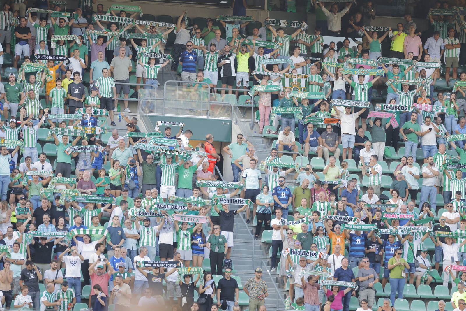 Búscate en la fotos del Betis-Sparta
