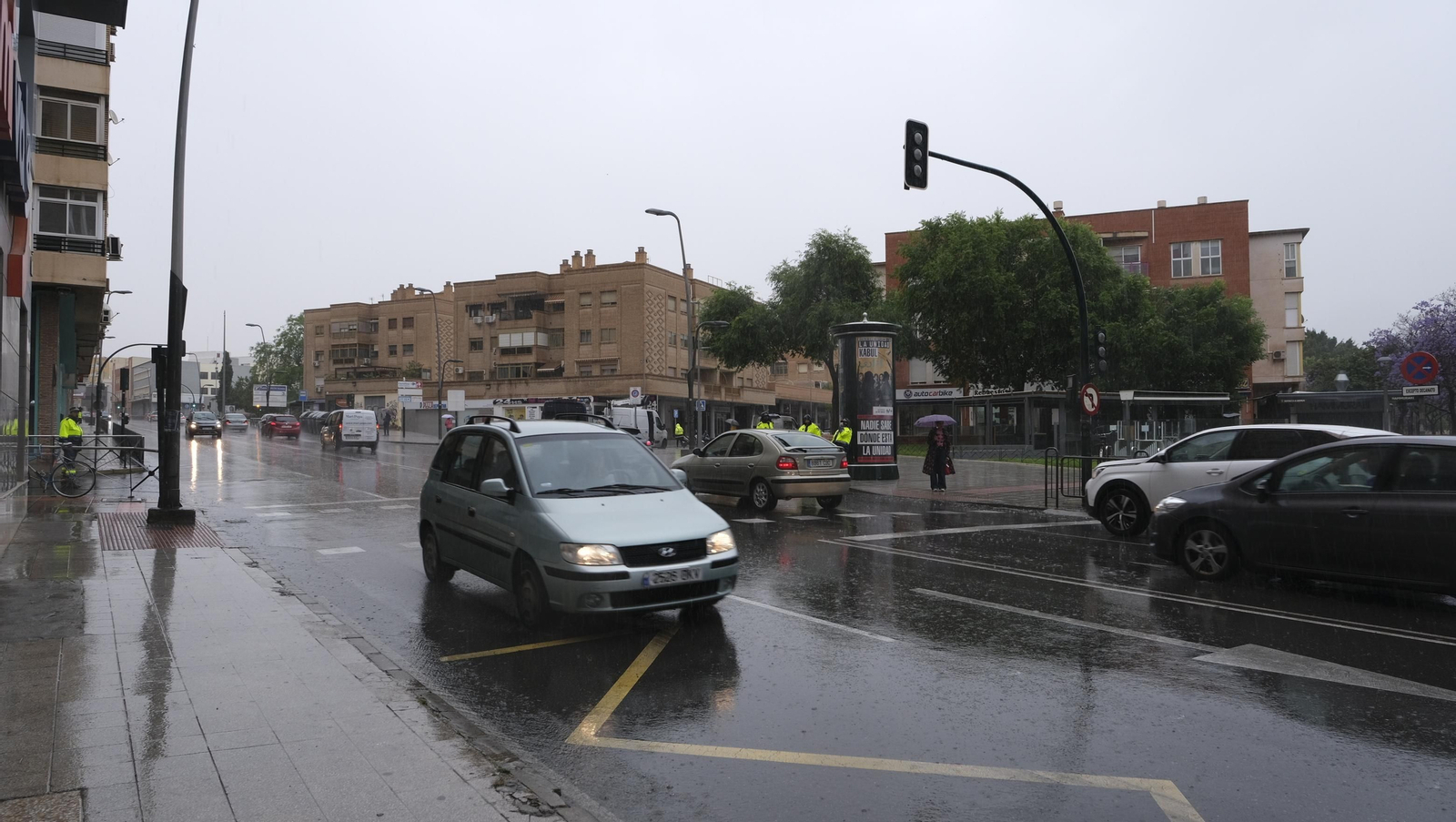 Los almerienses expresan su alegría por la lluvia