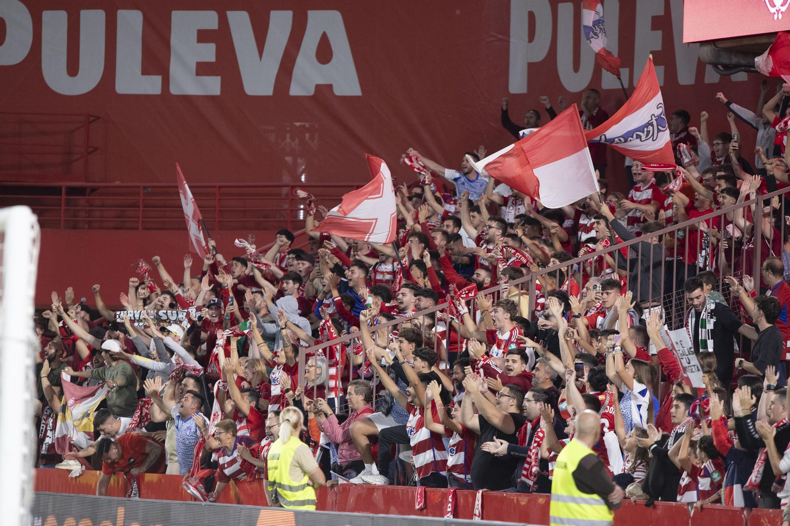Las fotos del Granada - Córdoba CF en Los Cármenes