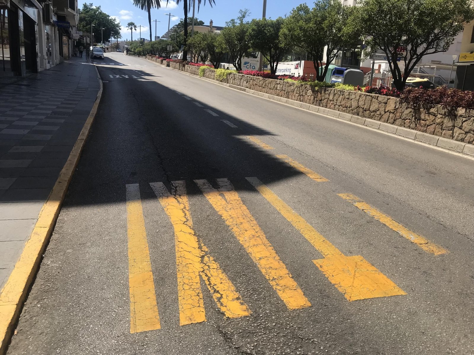 Ningún taxi en la céntrica parada de Blas Infante de Algeciras, el pasado jueves 28 de agosto.