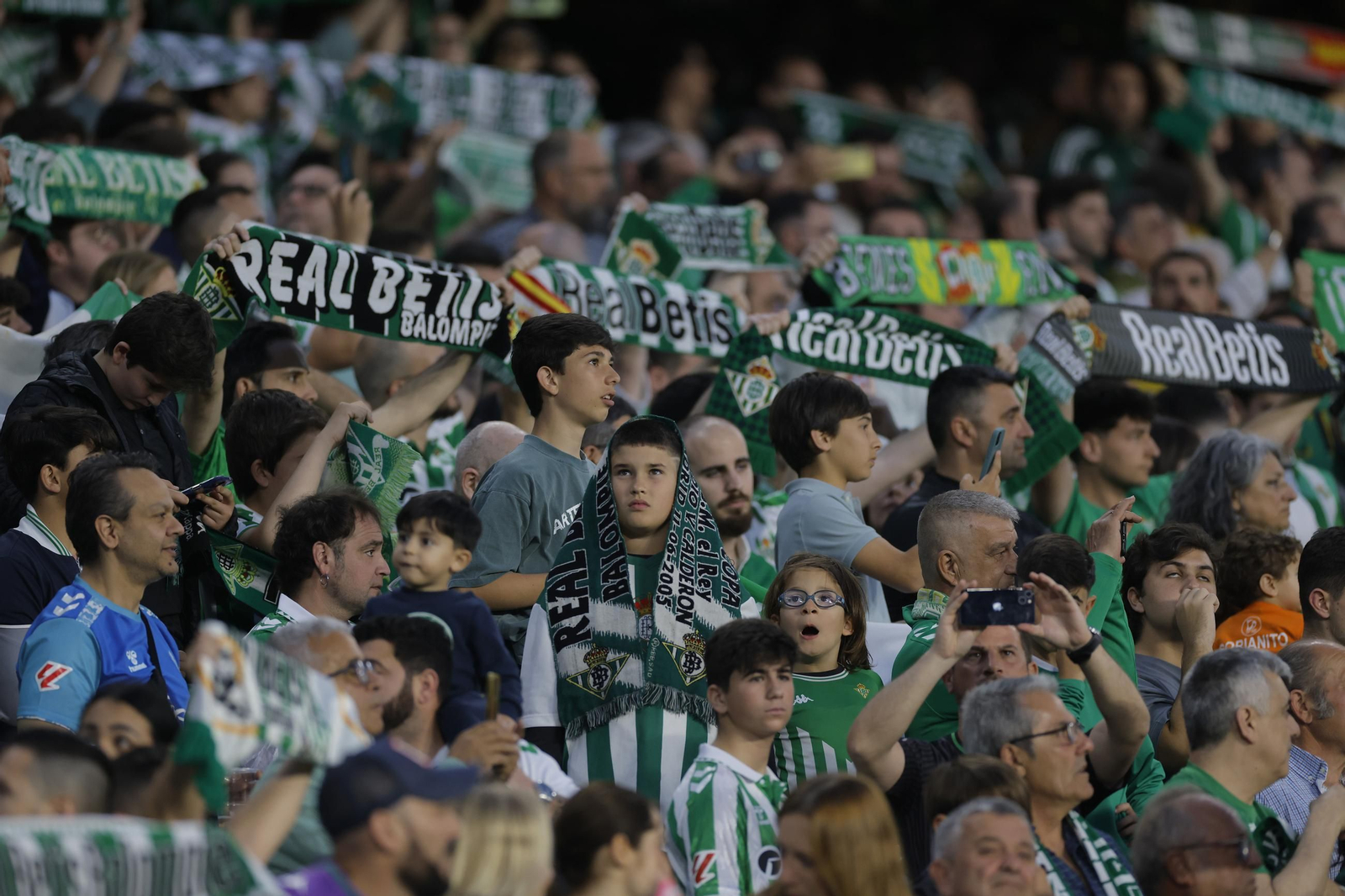 Búscate en las fotos del Betis - Jagiellonia