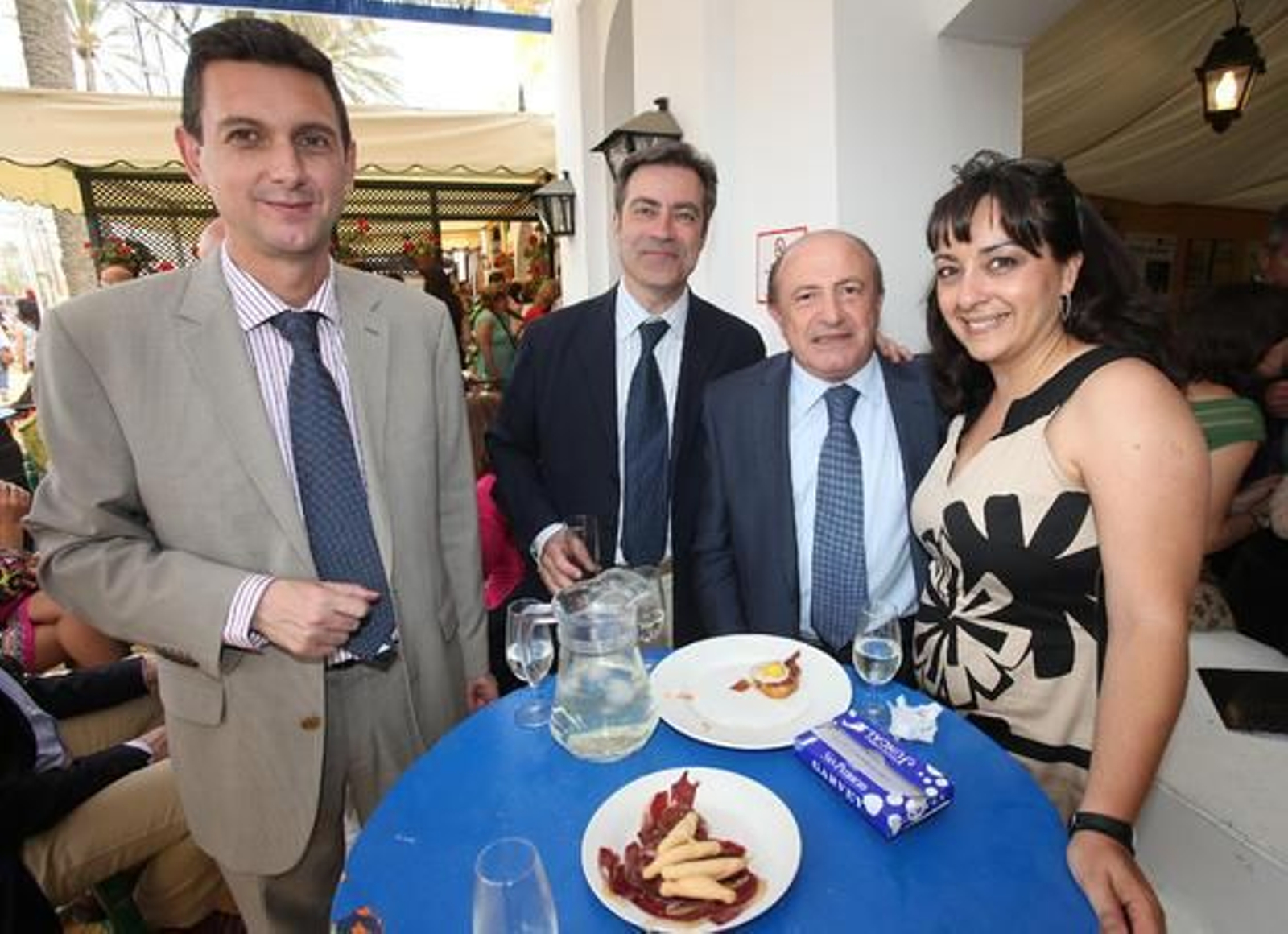 Pedro Barea, director general de Fonocentro; Daniel Blanco, Raquel Herrero, de CE Consulting; y Miguel Berraquero, gerente de Diario de Jerez. 

Foto: Vanesa Lobo