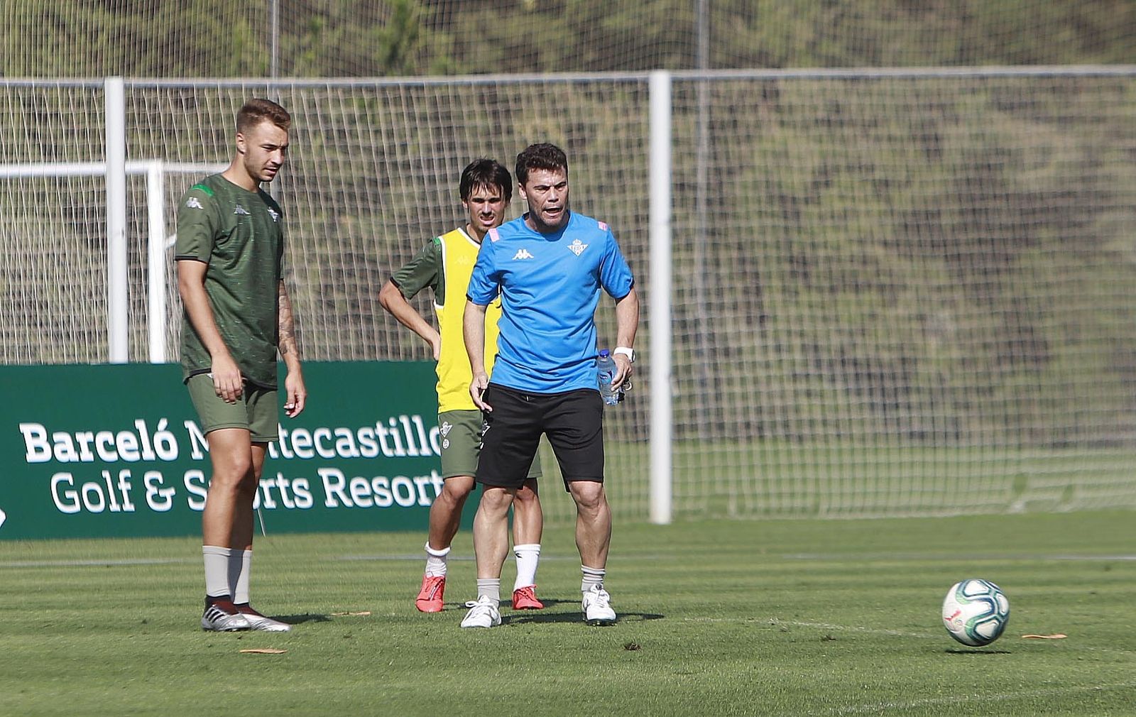 Rubi, en un entrenamiento ante Loren y Rodri.