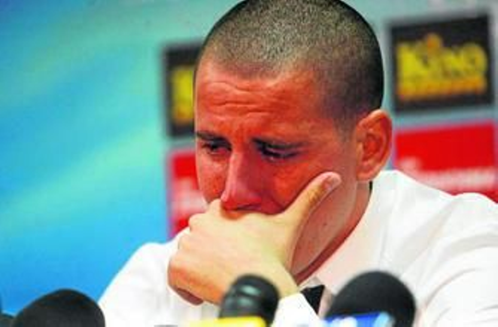 Koke, ayer, durante la rueda de prensa de despedida en Salónica. Koke, ayer, durante la rueda de prensa de despedida en Salónica.