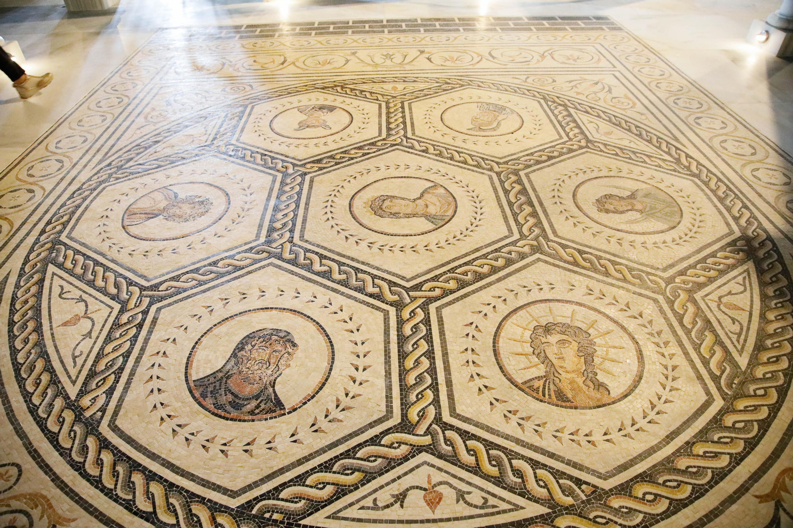 Imágenes de la inauguración de la plaza Almería en Macael