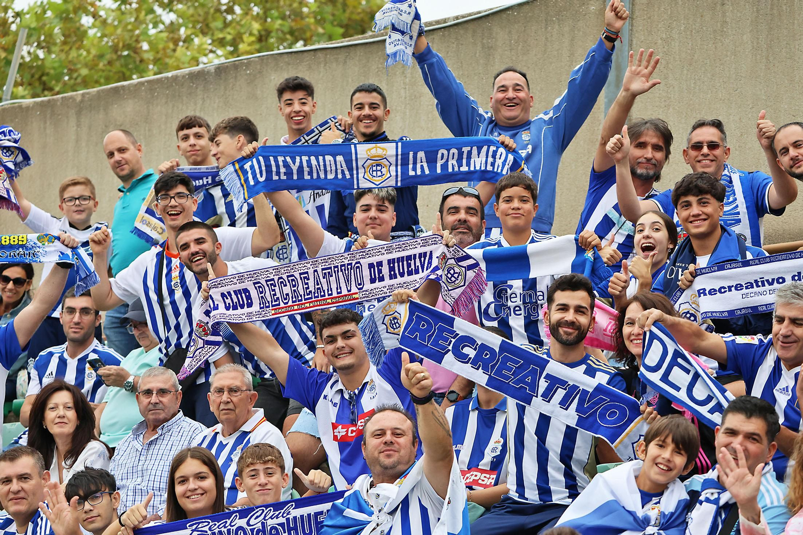 Búscate en las gradas del Betis Deportivo-Recreativo de Huelva