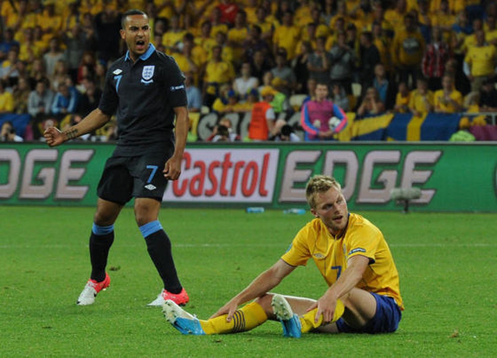 Inglaterra vence 'in extremis' en un partido loco y dejan a Suecia fuera de la Eurocopa.

Foto: AFP