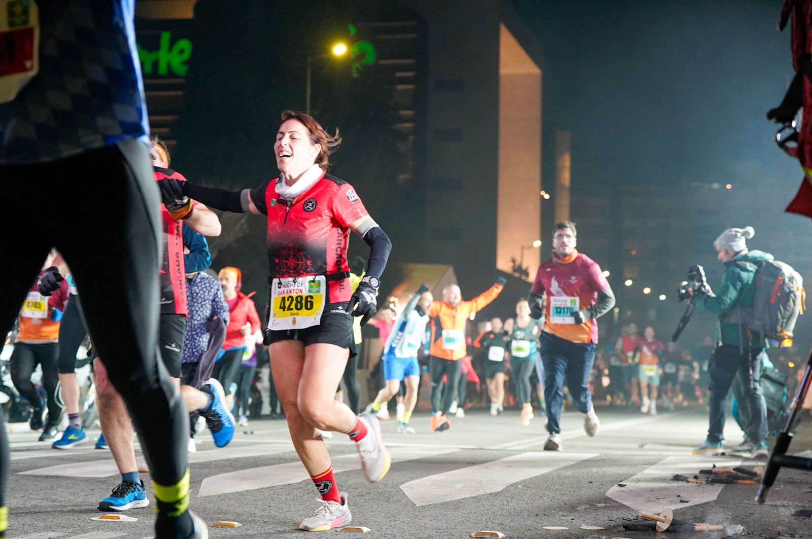 En imágenes: búscate en tu llegada a meta de la Carrera de San Antón 2026 (13)