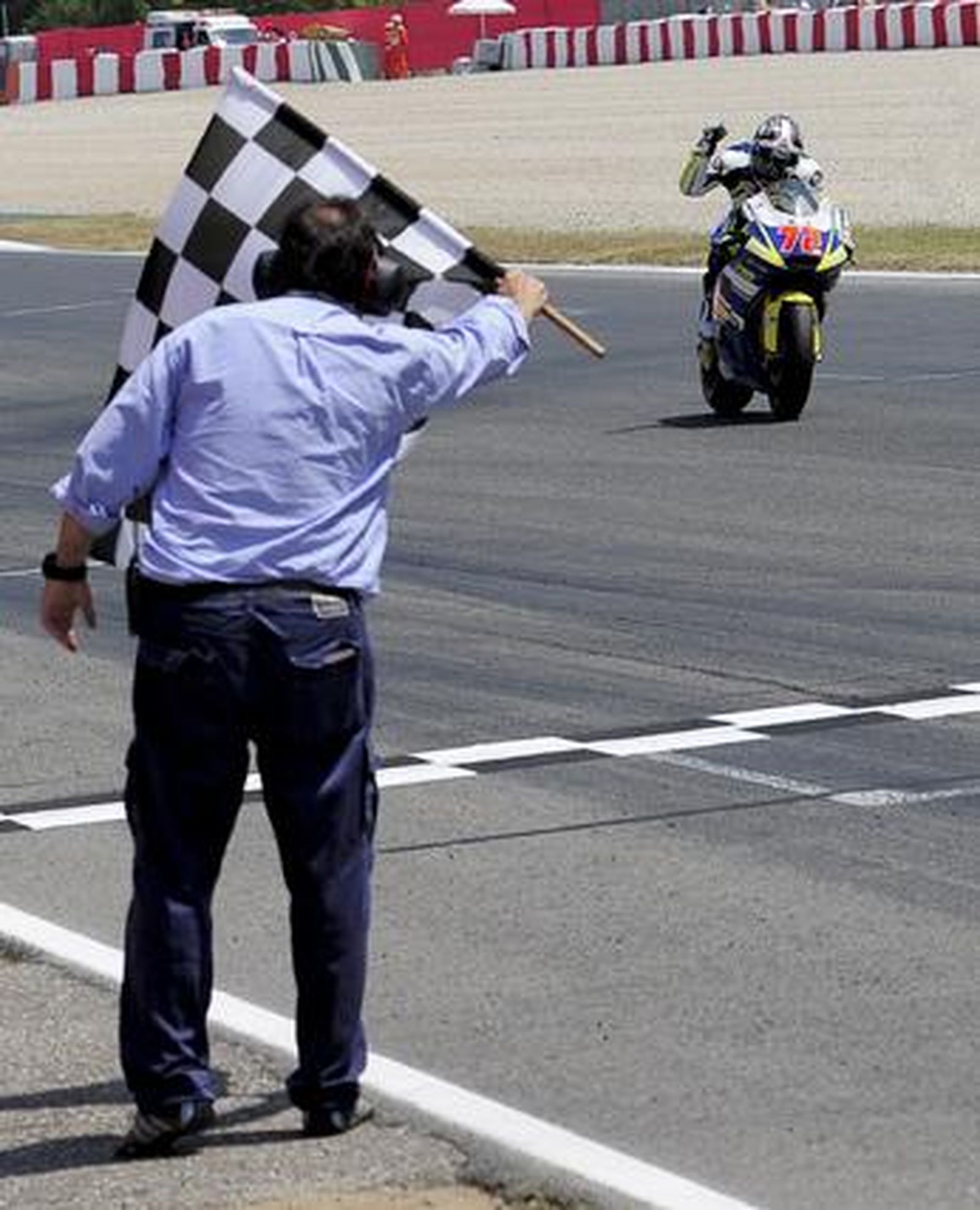 Takahashi pasando por la meta en primer lugar.

Foto: afp