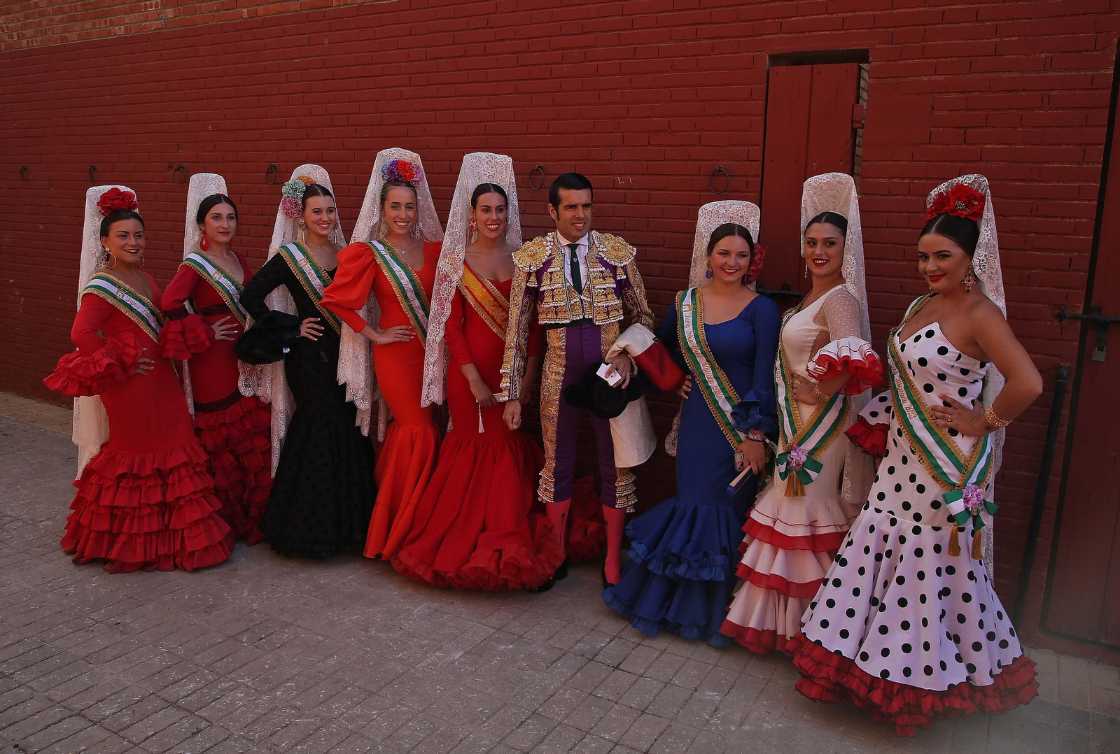 Fotos de la corrida del viernes de la Feria Taurina de Algeciras 2023: Morante de la Puebla, Emilio de Justo y David Galván