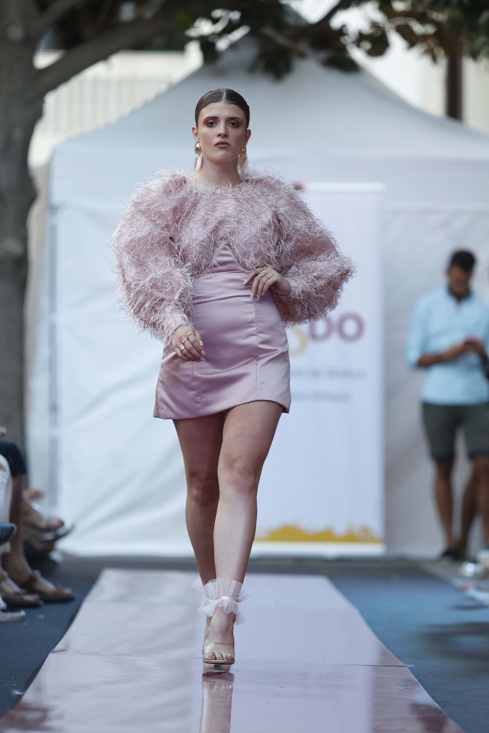 Las imágenes del Desfile de Jóvenes Diseñadores en la Plaza de la Magdalena