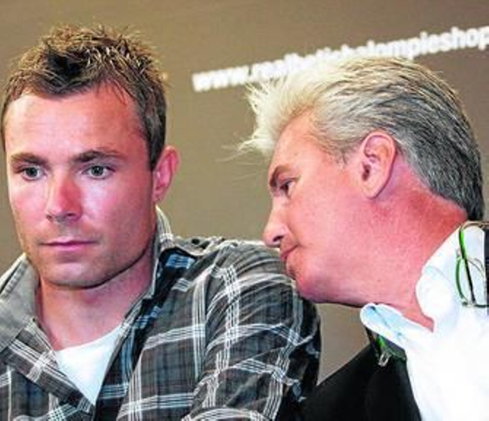 Miguel Guillén habla con el meta Andersen.