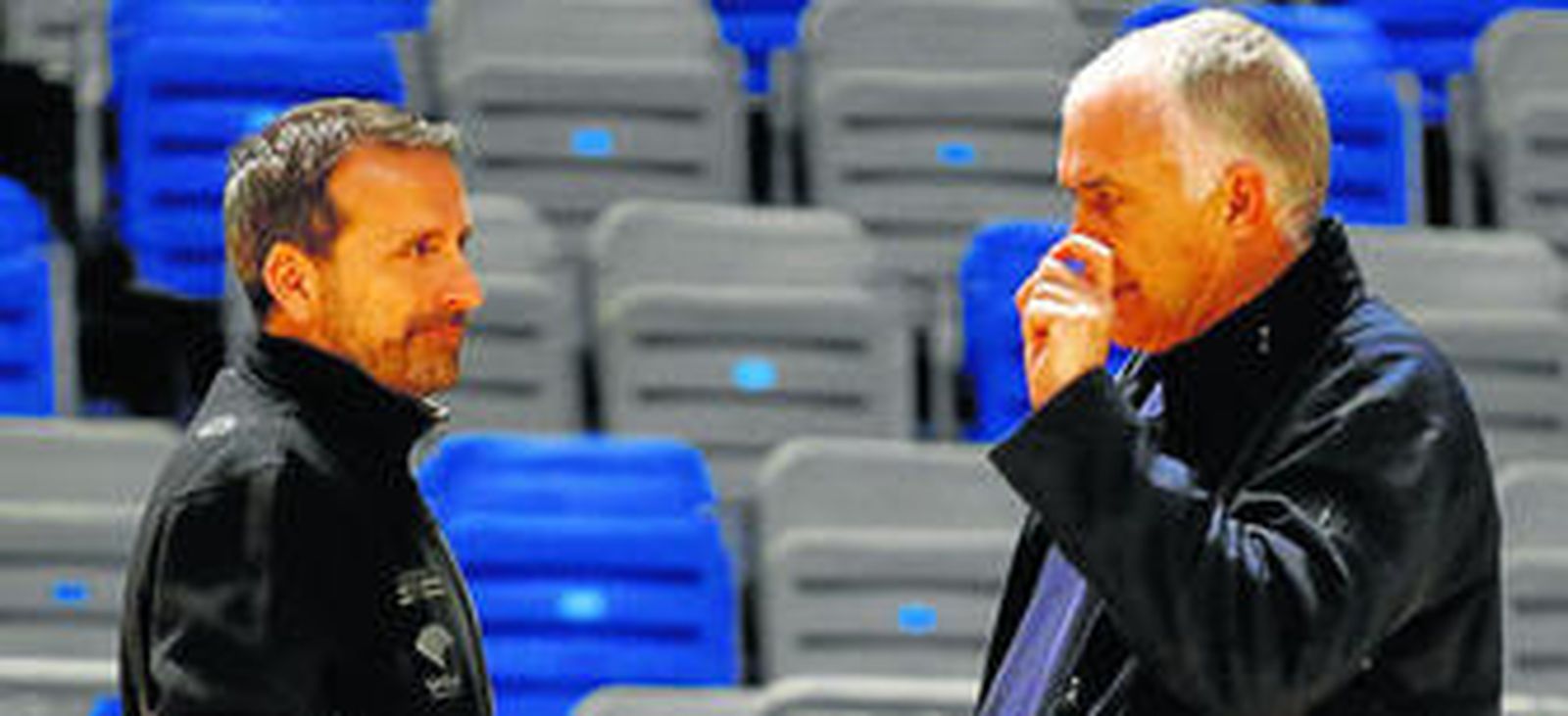 Joan Plaza y Manolo Rubia departen en la sesión de ayer.