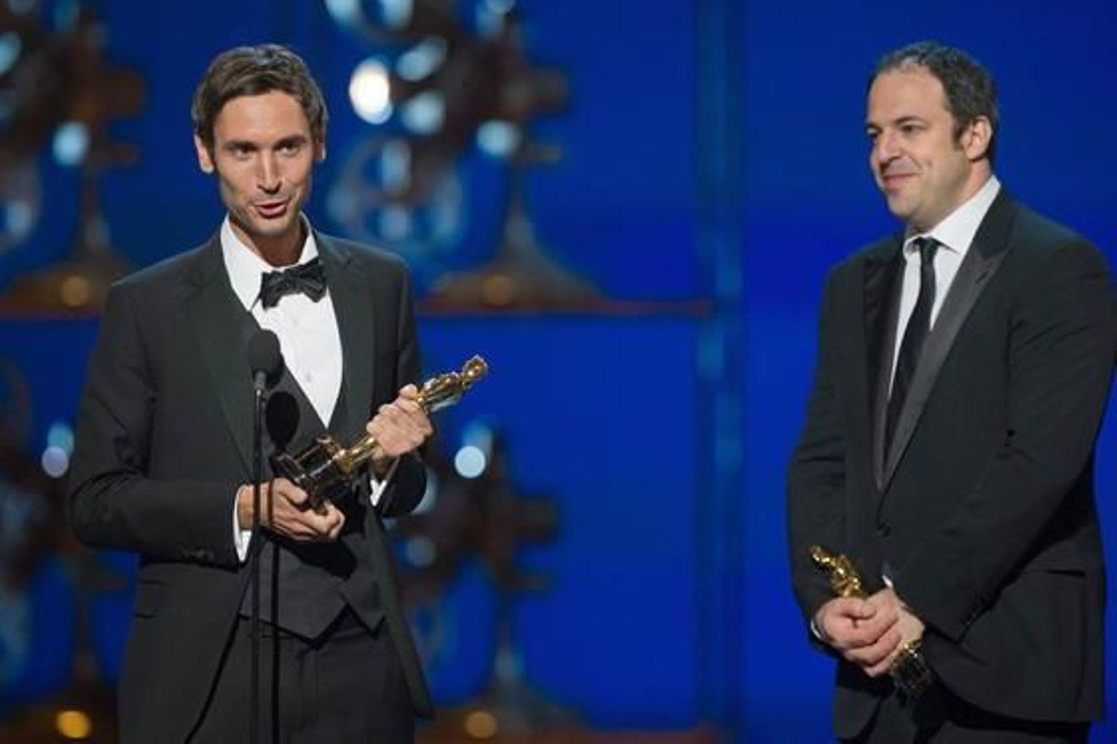 Malik Bendjelloul y Simon Chinn, Oscar al mejor documental por 'Searching for Sugar Man'.

Foto: EFE