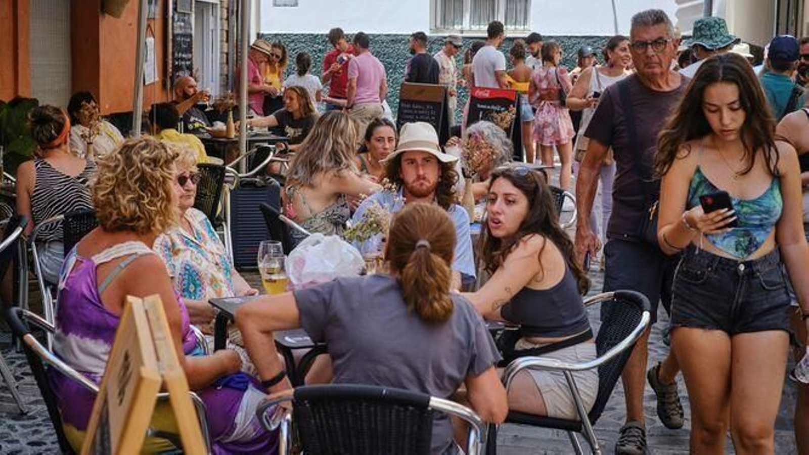 En Cádiz se deja más propina en bares que en Madrid o Barcelona y más que en las capitales de Andalucía