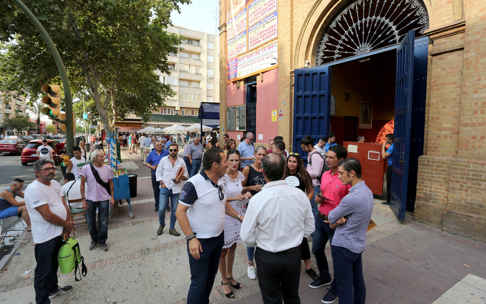 Ambiente en la Plaza de Toros de la Merced