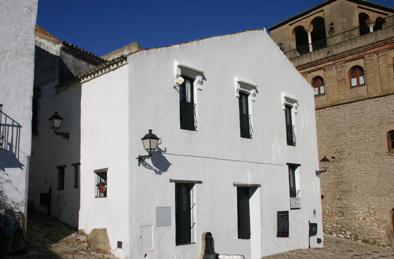 Edificio en cuya segunda planta se hallaba ubicado el Ayuntamiento.