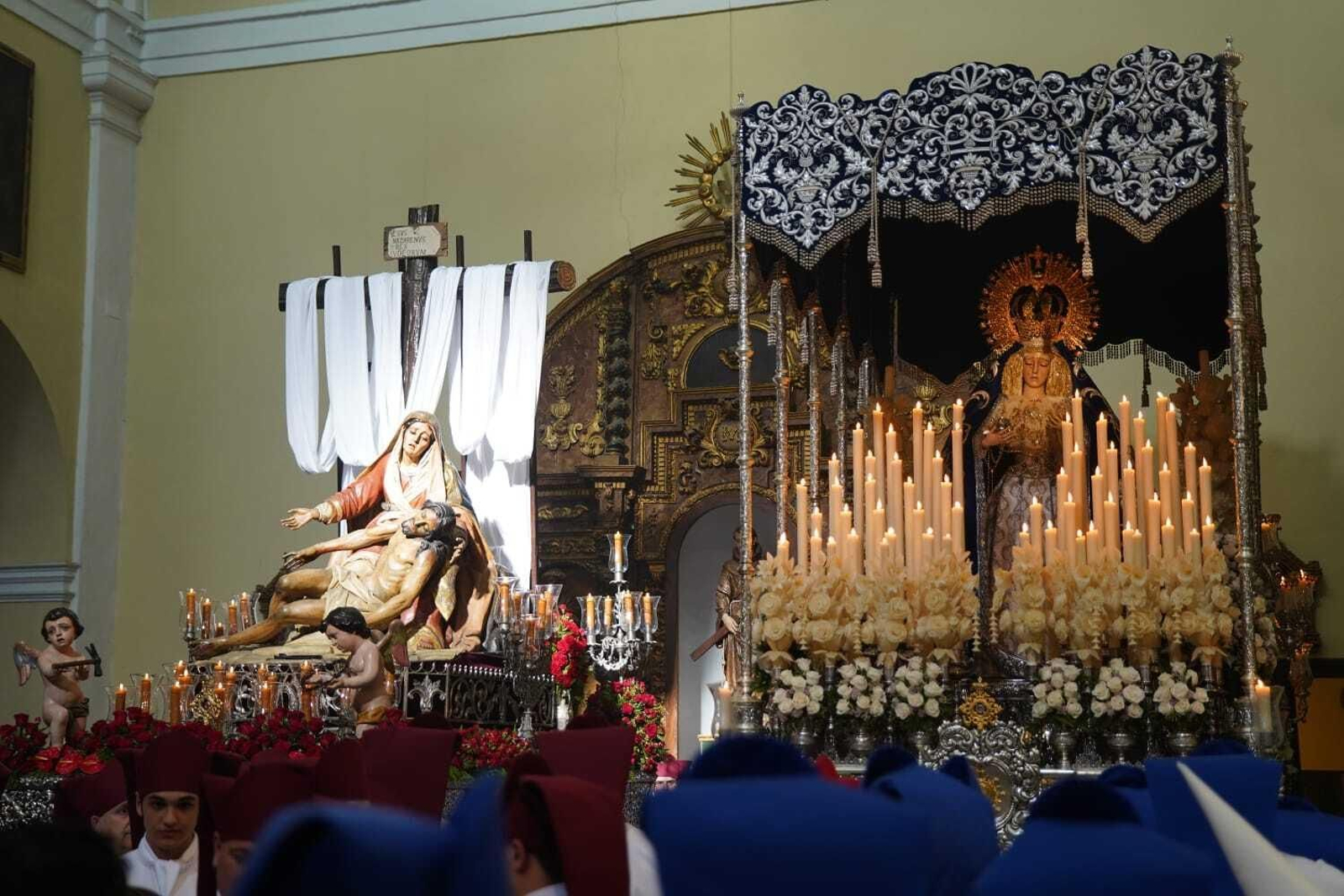 Lunes Santo en Lucena: La procesión de la Cofradía Franciscana de Pasión, en fotografías