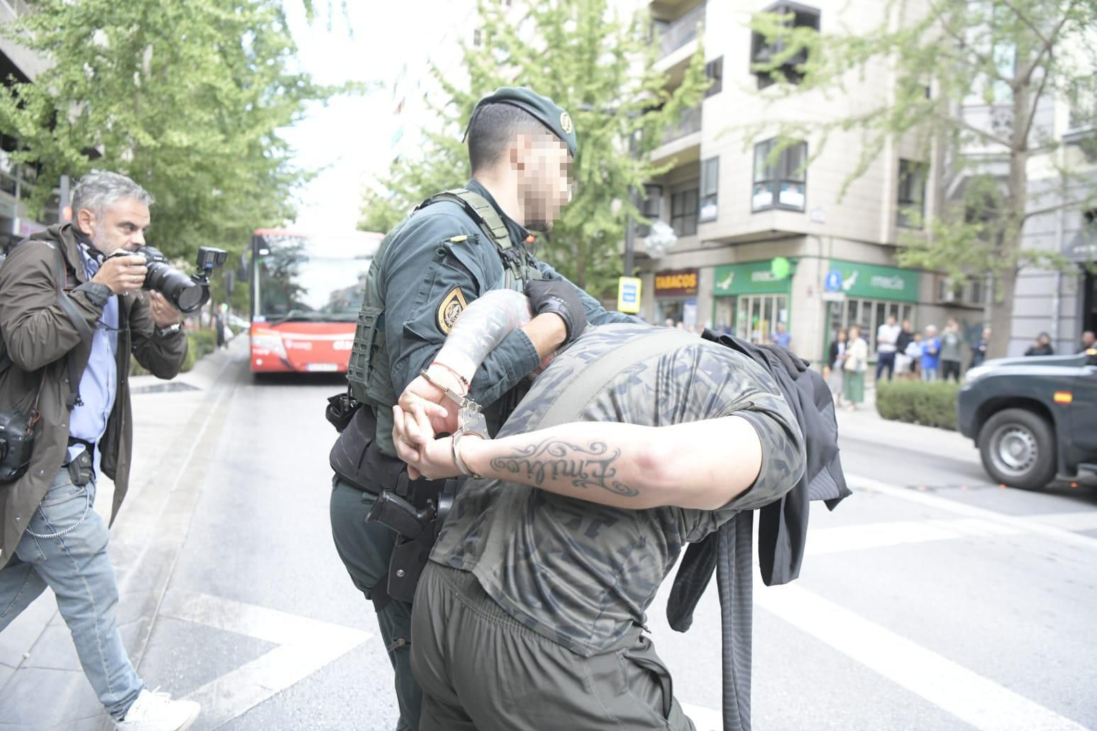 Fotos: así está siendo la operación antidroga de Granada que ha llegado a la Gran Vía con uno de los detenidos