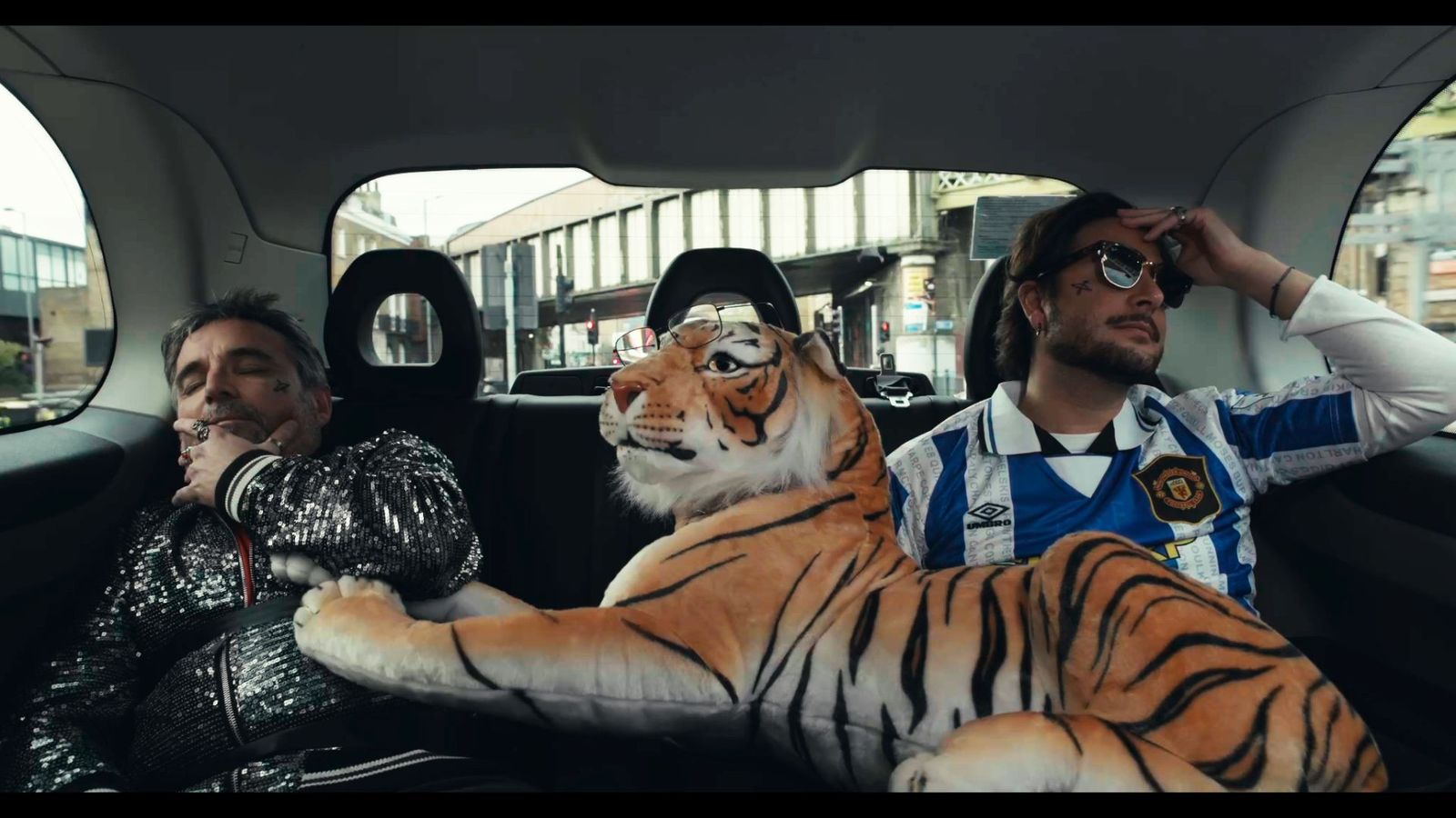 Jordi Évole y Manuel Carrasco, exhaustos tras su periplo por Londres