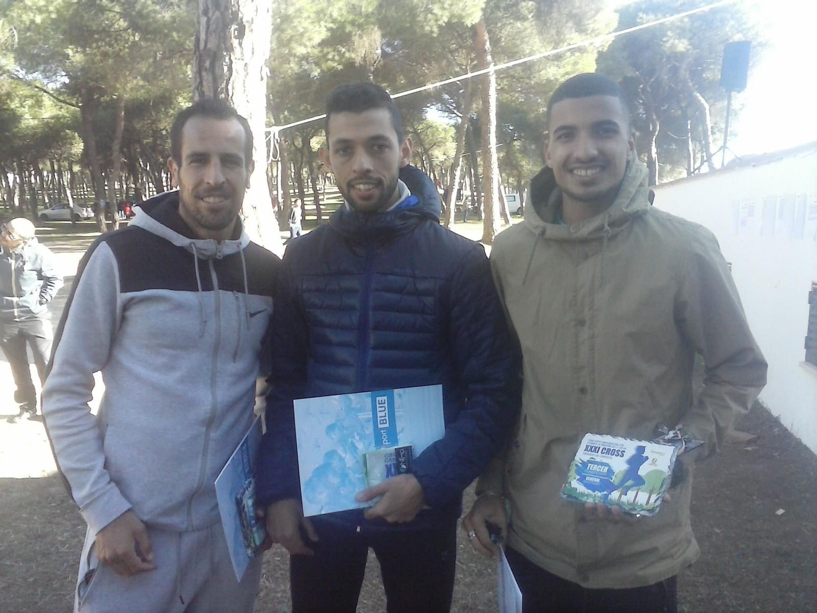 Podio absoluto masculino del Cross Pinares de Cartaya.