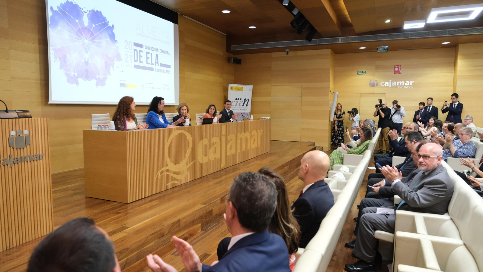 La Reina Sofía inaugura el I Congreso Internacional sobre ELA, en imágenes