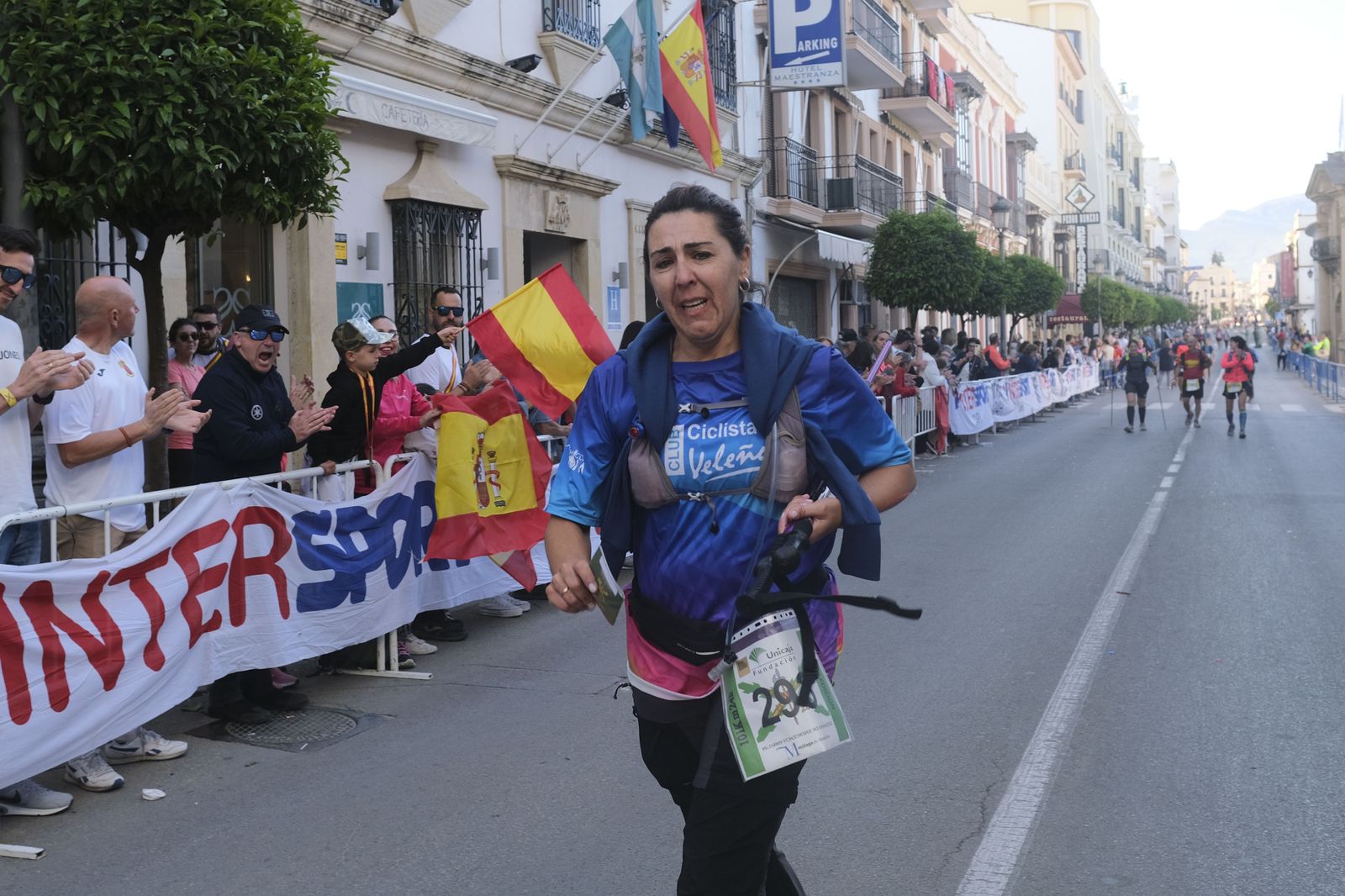 Cierre de la meta de los 101 kilómetros de la Legión, en fotos.