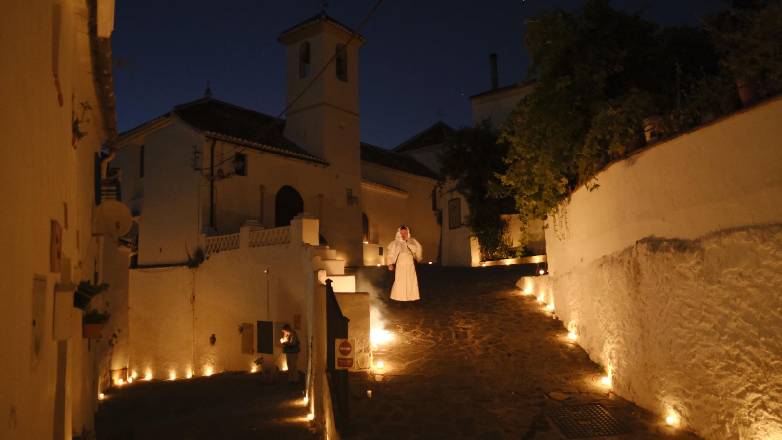 Calles de Parauta iluminadas solo con velas