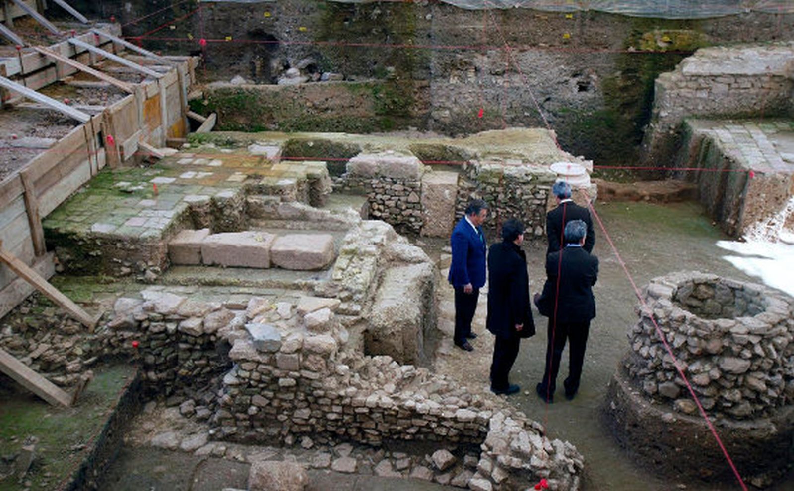 La cripta arqueológica del Patio de Banderas se abrirá en 2014