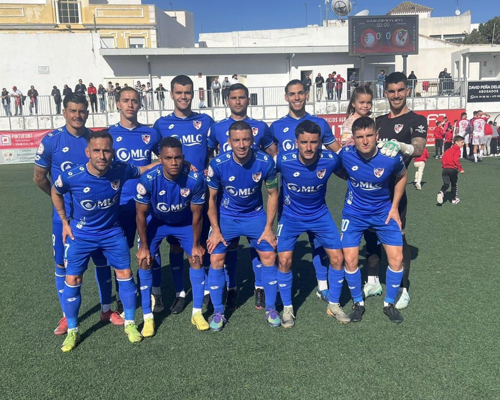 Once inicial del conjunto azulillo en el Municipal de Lebrija.