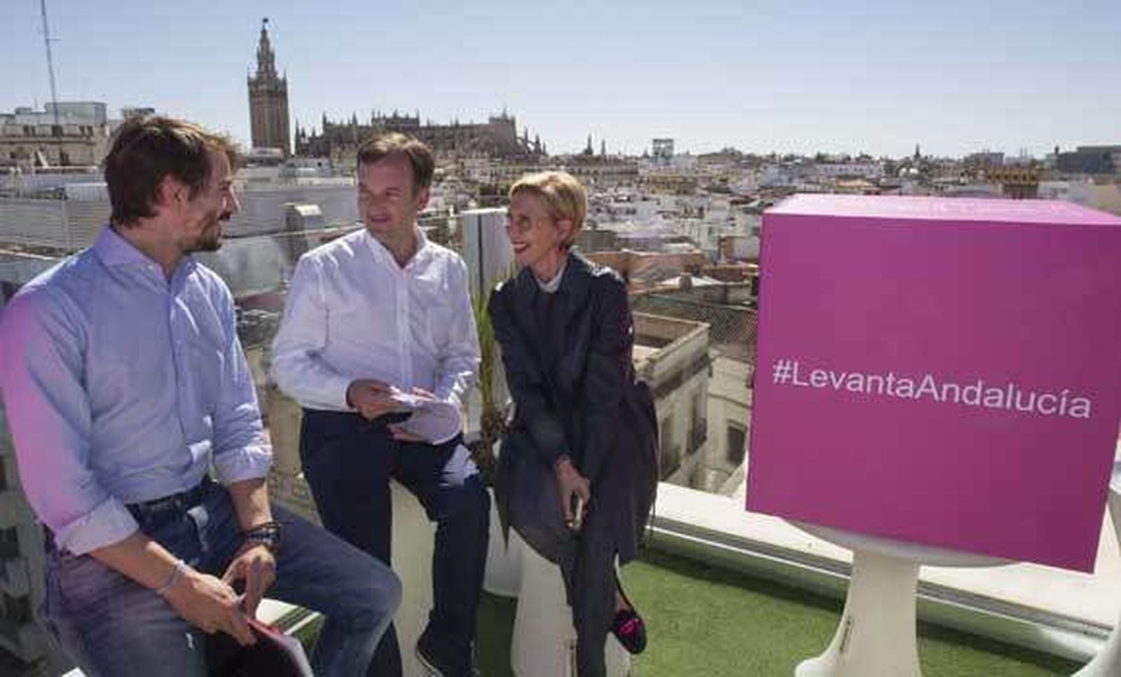 UPyD critica que Susana Díaz use en campaña el coche oficial