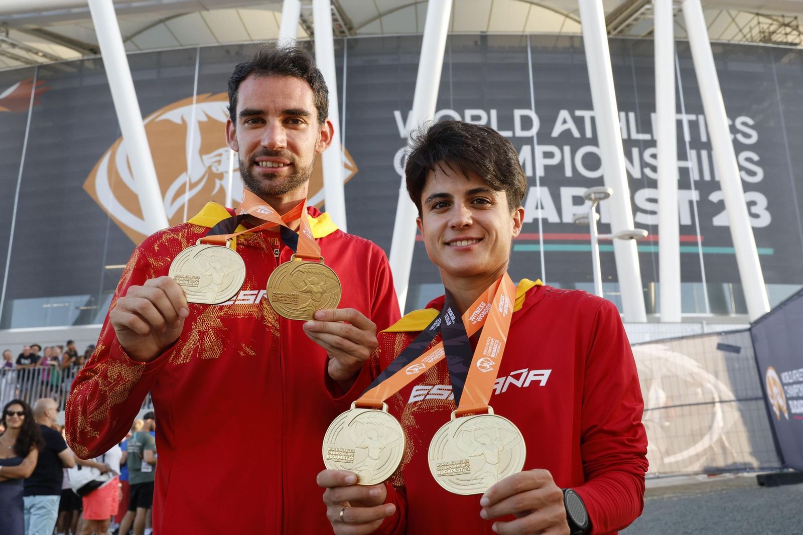 Álvaro Martín y María Pérez posan con las medallas de oro en el Mundial anterior